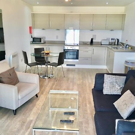 New Central Woking 1 And 2 Bedroom Apartments With Free Gym, Close To Train Station Exterior foto