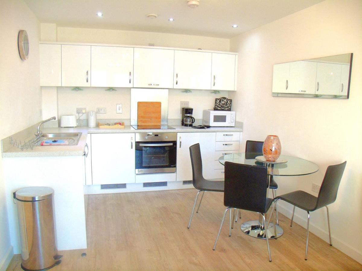 New Central Woking 1 And 2 Bedroom Apartments With Free Gym, Close To Train Station Exterior foto