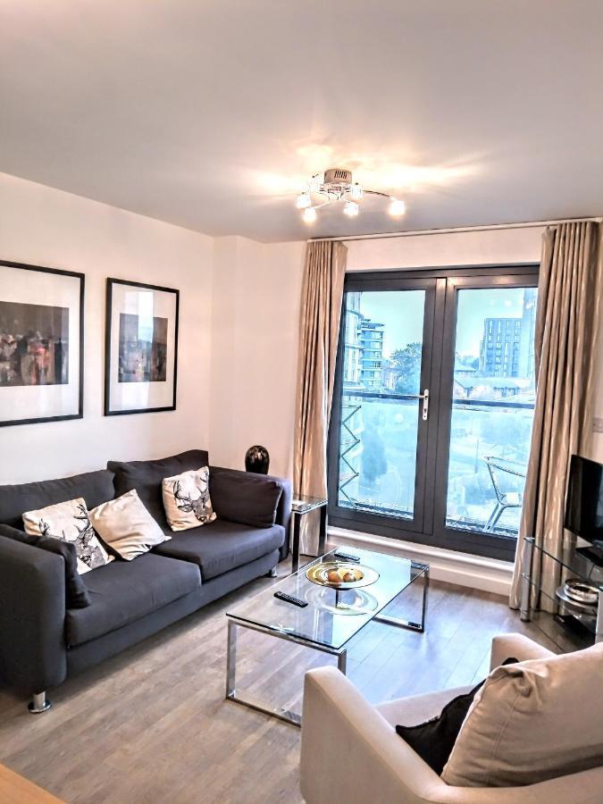 New Central Woking 1 And 2 Bedroom Apartments With Free Gym, Close To Train Station Exterior foto
