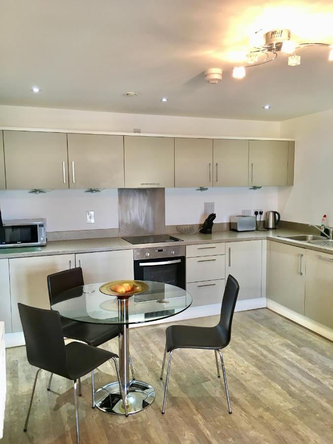 New Central Woking 1 And 2 Bedroom Apartments With Free Gym, Close To Train Station Exterior foto