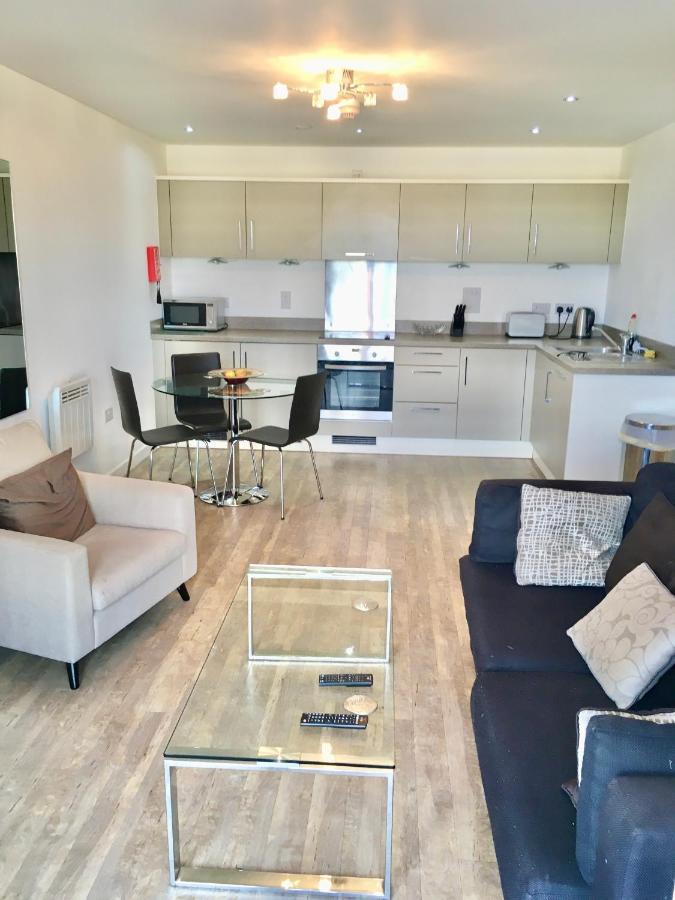 New Central Woking 1 And 2 Bedroom Apartments With Free Gym, Close To Train Station Exterior foto