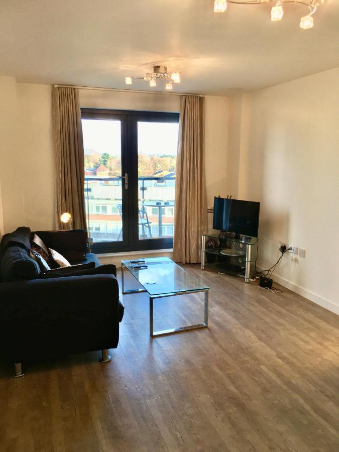 New Central Woking 1 And 2 Bedroom Apartments With Free Gym, Close To Train Station Exterior foto